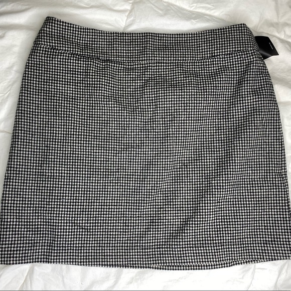 Houndstooth Mini Skirt - Picture 1 of 3